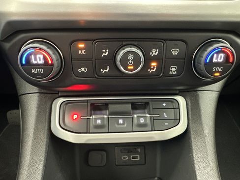 Certified 2023 GMC Acadia SLT w/ Elevation Edition AWD/4WD image 18