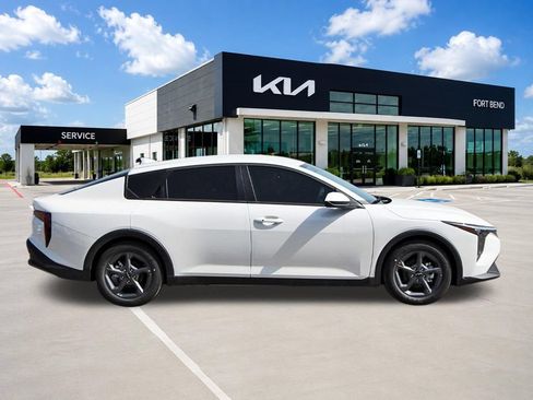 New 2026 Kia K4 FWD image 6