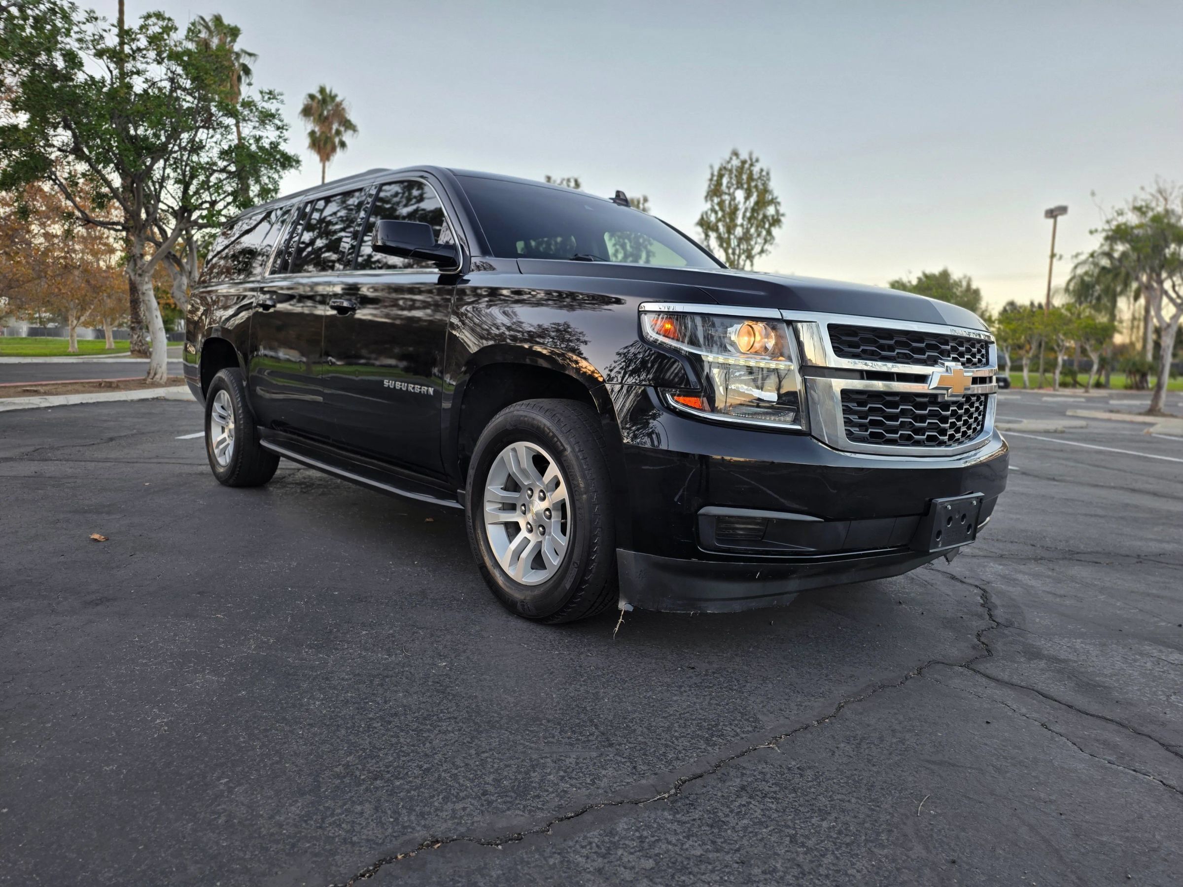 Used 2019 Chevrolet Suburban LT RWD image 1