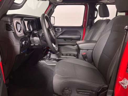 Used 2024 Jeep Wrangler Unlimited Sahara image 13