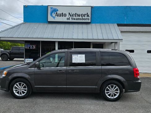 Used 2019 Dodge Grand Caravan SXT FWD image 1