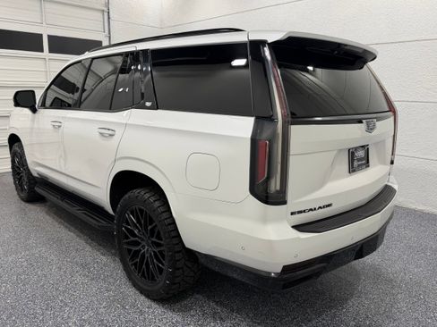 Used 2023 Cadillac Escalade Premium Luxury AWD/4WD image 4