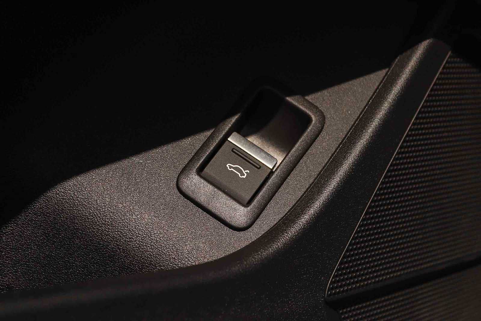 Used 2023 Audi Q4 e-tron Premium w/ Convenience Package RWD image 28