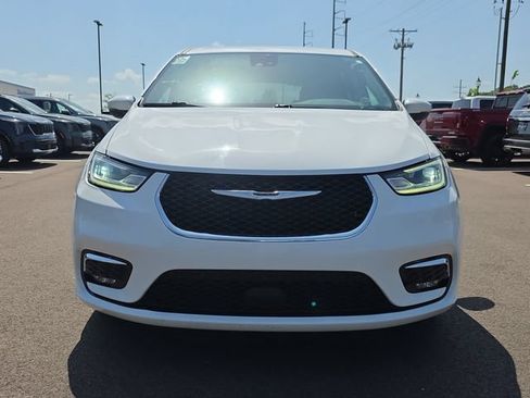 Used 2023 Chrysler Pacifica Touring-L FWD image 8