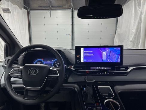 Used 2025 Toyota Sienna XSE image 16