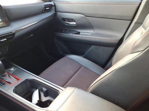 Used 2025 Nissan Kicks SR FWD image 12