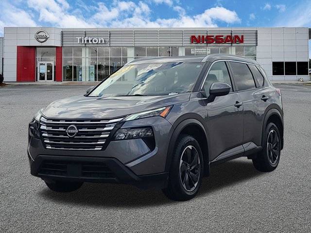 Used 2024 Nissan Rogue SV w/ SV Premium Package FWD image 3
