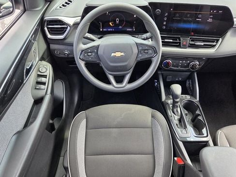 Used 2025 Chevrolet TrailBlazer LT AWD/4WD image 12