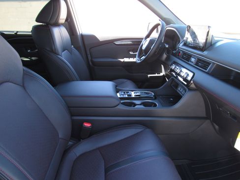 New 2025 Honda Pilot Black Edition image 7