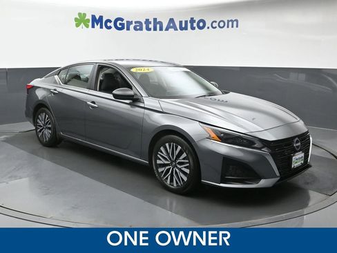 Used 2024 Nissan Altima 2.5 SV image 2
