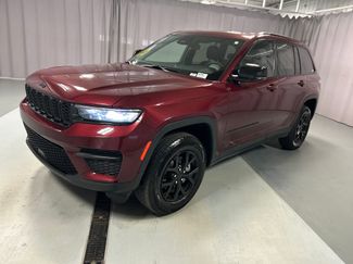 Used 2025 Jeep Grand Cherokee Altitude AWD/4WD video 3