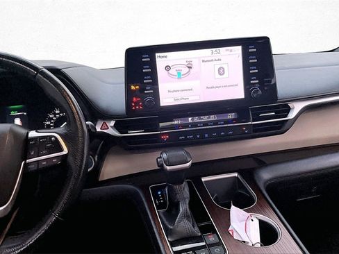 Certified 2021 Toyota Sienna XLE image 10