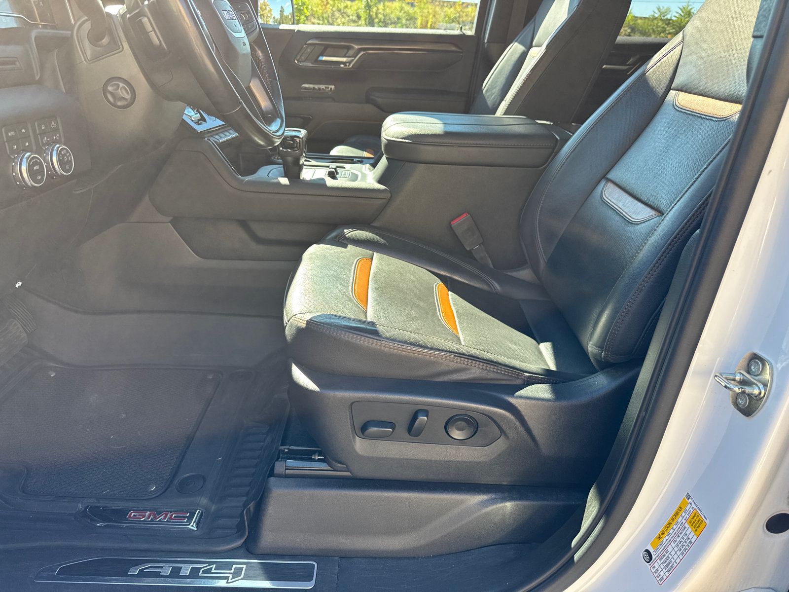 Used 2023 GMC Sierra 1500 AT4 w/ AT4 Premium Package AWD/4WD image 9