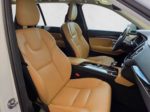 Used 2016 Volvo XC90 T6 Momentum w/ Momentum Plus Package AWD/4WD image 21