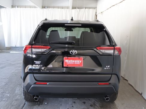 Used 2025 Toyota RAV4 LE image 23