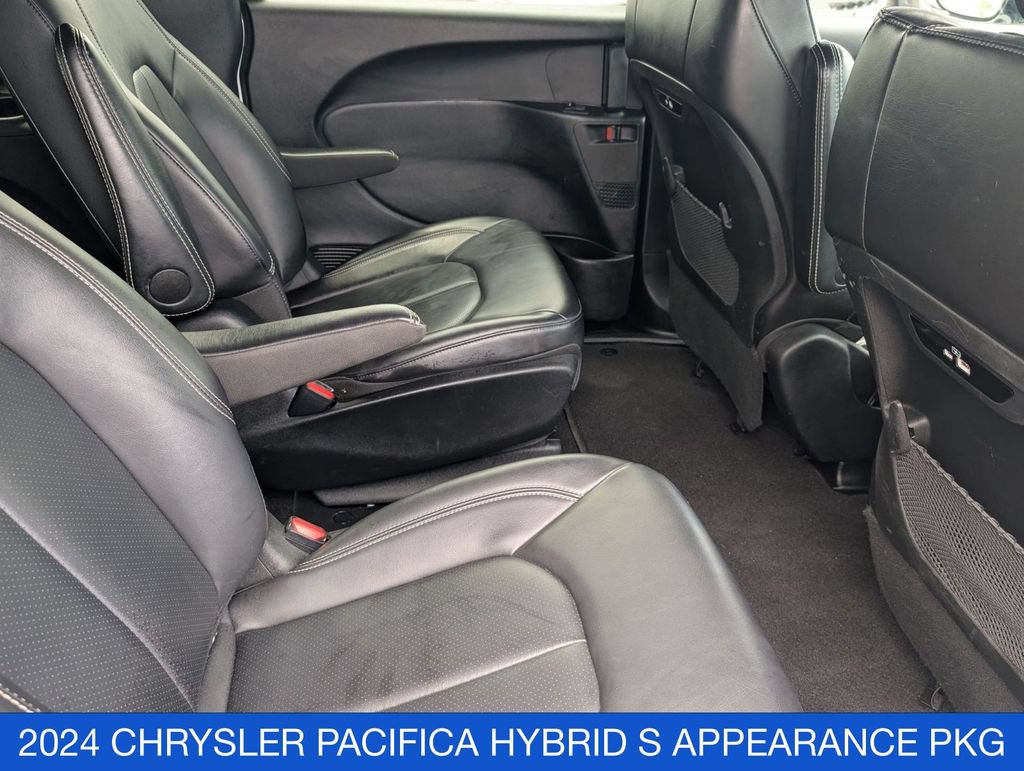 Used 2024 Chrysler Pacifica Limited FWD image 32