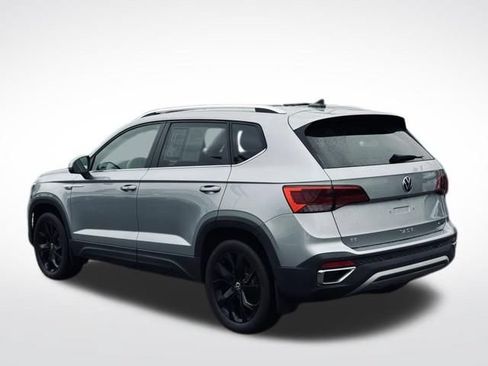 Used 2022 Volkswagen Taos SE w/ Driver Assistance Package AWD/4WD image 9