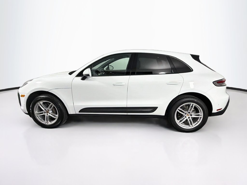 Certified 2023 Porsche Macan AWD/4WD image 2