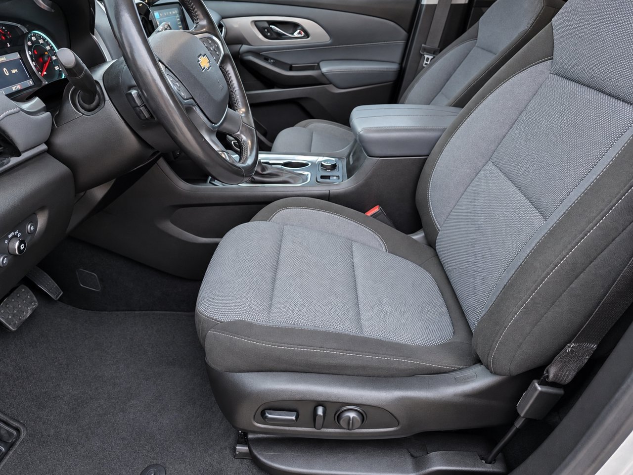 Certified 2021 Chevrolet Traverse LT FWD image 14