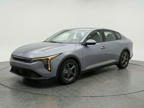 Used 2025 Kia K4 FWD image 3