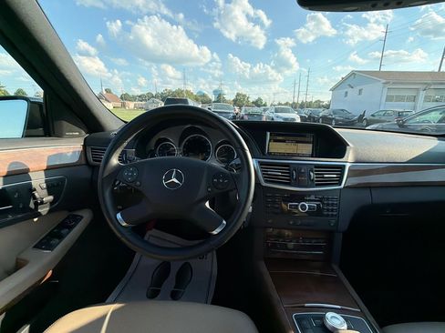 Used 2012 Mercedes-Benz E 350 4MATIC Sedan image 17