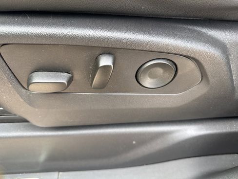 Used 2022 Chevrolet Silverado 1500 ZR2 w/ Technology Package image 17