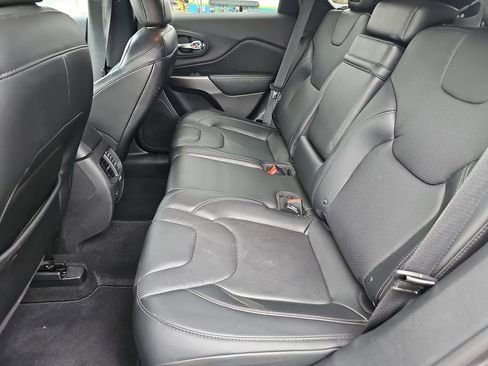 Used 2019 Jeep Cherokee Limited image 15