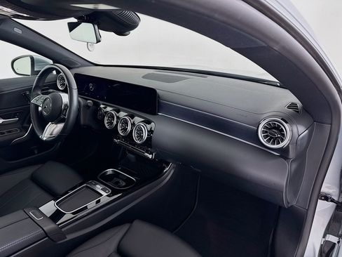 Used 2025 Mercedes-Benz CLA 250 image 32