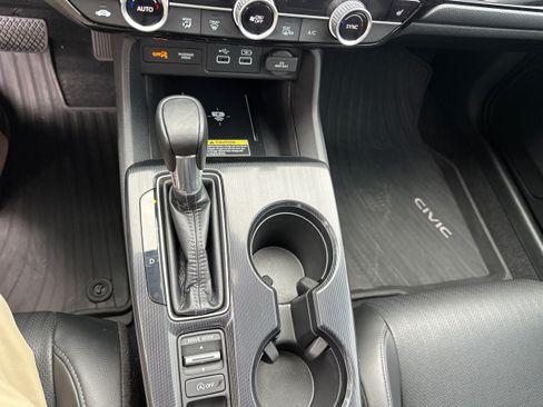 Used 2022 Honda Civic Touring image 15