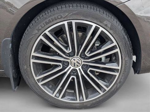 Used 2015 Volkswagen Eos Executive image 10