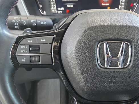 Used 2025 Honda Pilot Black Edition image 28