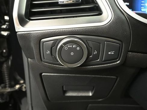 Used 2016 Ford Edge Titanium w/ Technology Package AWD/4WD image 23