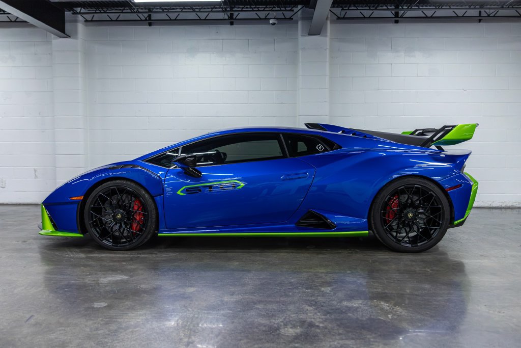 Used 2022 Lamborghini Huracan STO RWD image 2