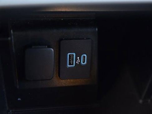 Used 2020 Ford Explorer XLT w/ Comfort Package AWD/4WD image 16