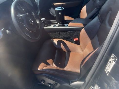 Used 2018 Volvo XC60 T6 Momentum w/ Convenience Package AWD/4WD image 5