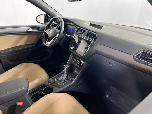 Used 2023 Volkswagen Tiguan SE R-Line image 28
