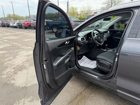Used 2018 Kia Sorento LX image 13