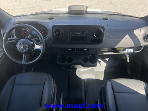 Used 2025 Mercedes-Benz Sprinter 2500 image 5