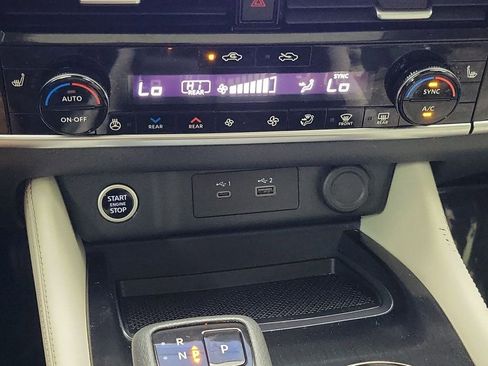 Used 2023 Nissan Rogue SL w/ SL Premium Package image 16