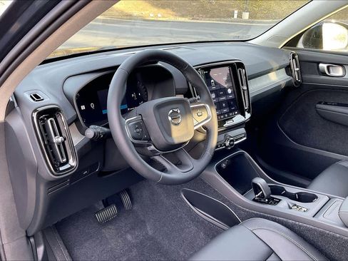 New 2026 Volvo XC40 B4 Core w/ Climate Package image 8