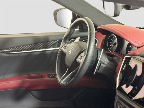 Used 2022 Maserati Ghibli Trofeo image 37