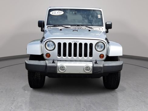 Used 2012 Jeep Wrangler Unlimited Sahara w/ Dual Top Group AWD/4WD image 2