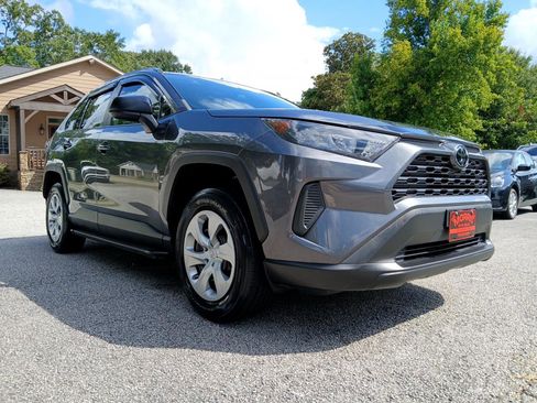 Used 2021 Toyota RAV4 LE image 4