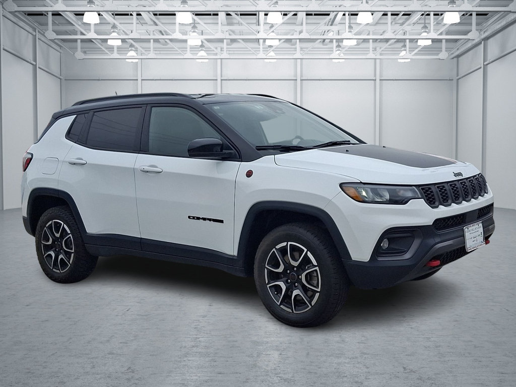 Used 2025 Jeep Compass Trailhawk AWD/4WD image 7