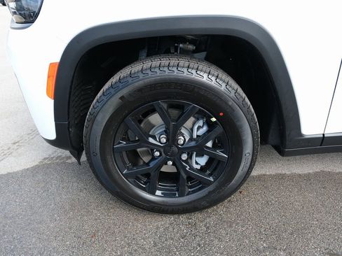 New 2026 Jeep Grand Cherokee Altitude AWD/4WD image 14