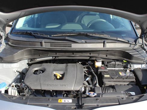 Used 2025 Kia Soul LX w/ LX Technology Package FWD image 8