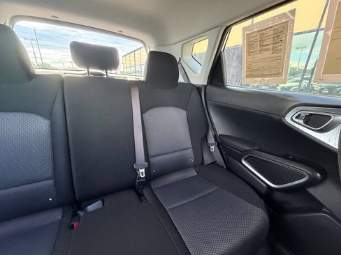 Used 2025 Kia Soul LX w/ LX Technology Package FWD image 35