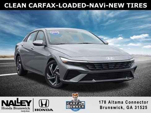 Used 2025 Hyundai Elantra SEL FWD image 1