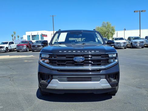 Certified 2025 Ford Expedition Platinum AWD/4WD image 2