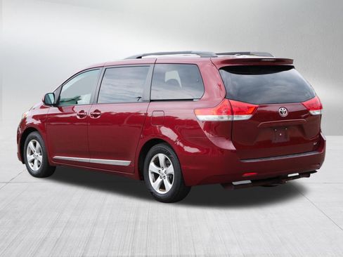 Used 2011 Toyota Sienna LE w/ Towing Pkg FWD image 5